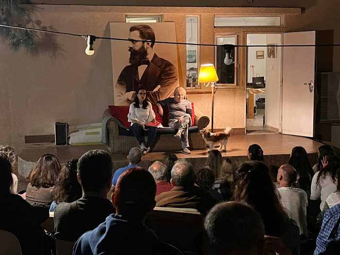 זיכרון בסלון